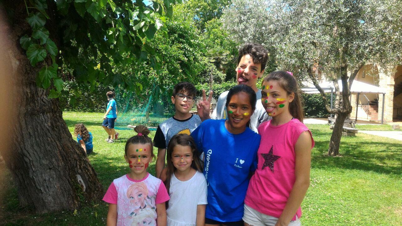 Ragazzi e bambini a Englishland Camp Padova